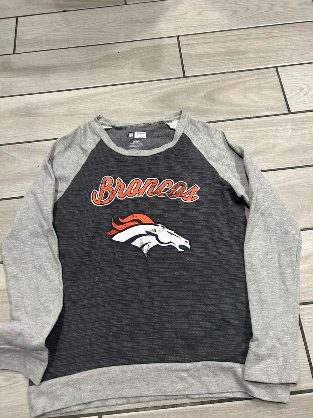 NFL Team Apparel Denver Broncos Sweatshirt Size M Gray Raglan Long Sleeve